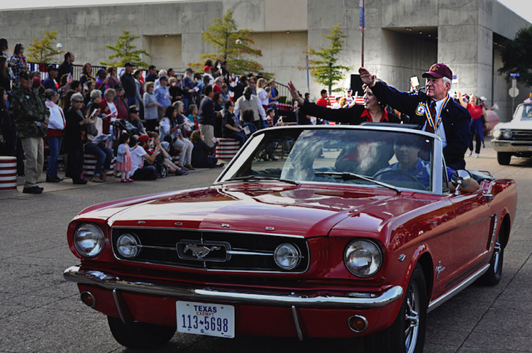 15-Dallas-Veterans-Day-Parade-Chapter-Commander-in-Parade-Nov-11-2016_g2i24