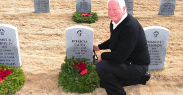 4-3CPT-Fred-Aurbach-Christmas-Wreath-DFW-National-Cemetery-2016_g2i29