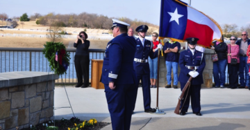 4-5Honor-Ceremony-DFW-National-Cemetery-2016_g2i31